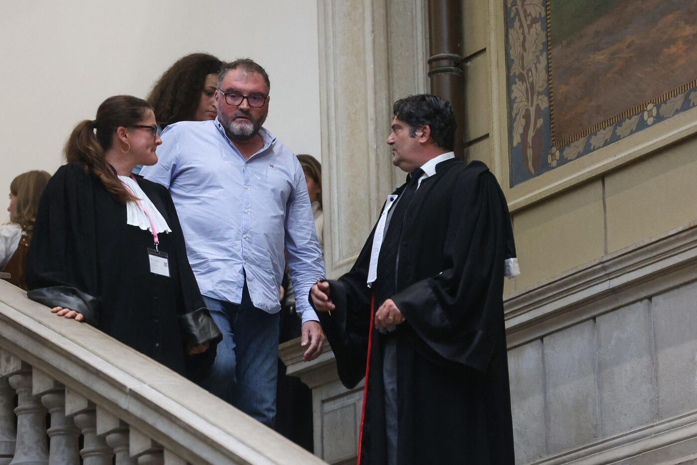 Besançon (Doubs), ce lundi 8 septembre 2025. Frédéric Péchier (au centre) est suspecté d’avoir pollué en avance des poches d’injection pour intoxiquer les patients de ses confères et ensuite les sauver. PHOTOPQR/L'EST REPUBLICAIN/Ludovic LAUDE/MAXPP