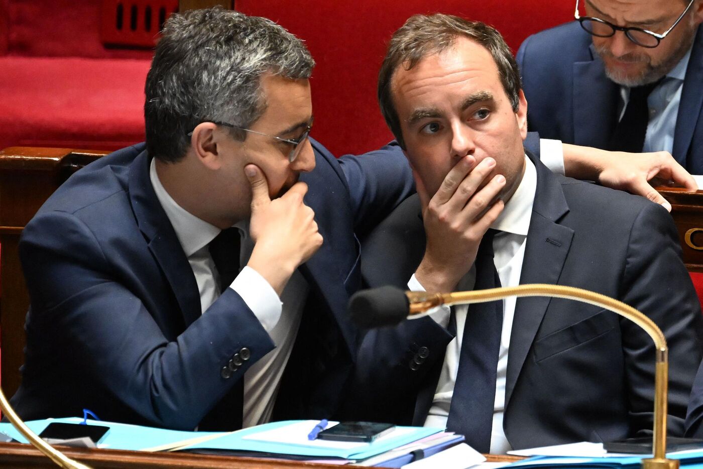 Gérald Darmanin (à gauche, ici en 2023) pourrait rester ministre de la Justice dans le gouvernement de Sébastien Lecornu. AFP/Emmanuel Dunand