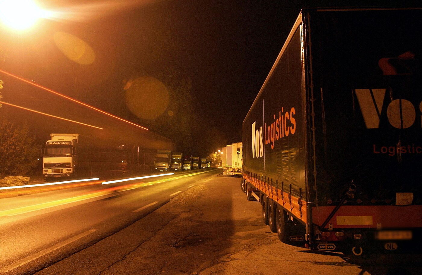 Illustration. Un poids-lourd rempli de parfums de luxe a été intercepté par une équipe de malfaiteurs chevronnés ce mardi après-midi dans les Hauts-de-France. 