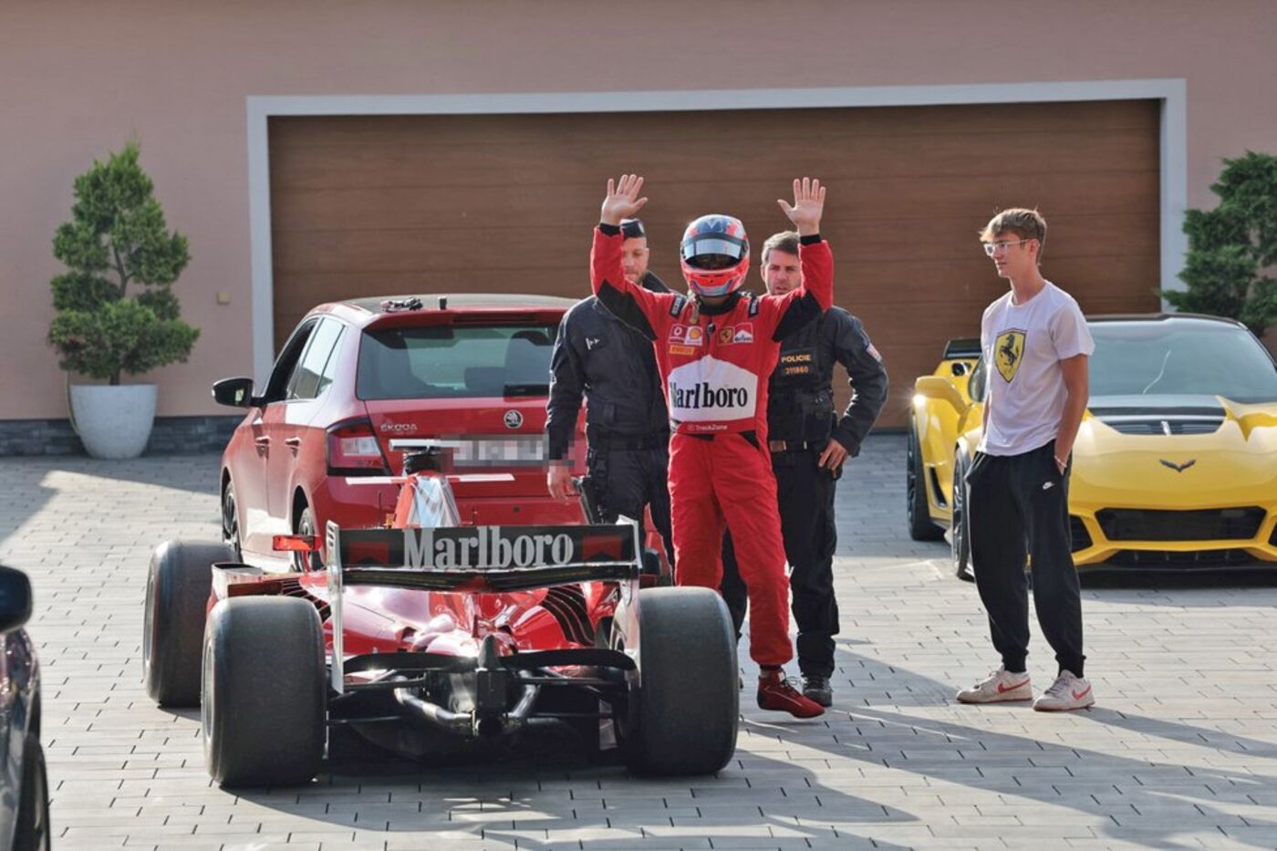 La police tchèque a fini par rattraper le pilote de la F1fantôme qui hantait les autoroutes du pays depuis 2019. Police Tchèque